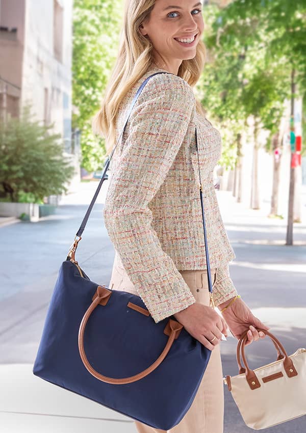 On le porte à la main ou en bandoulière